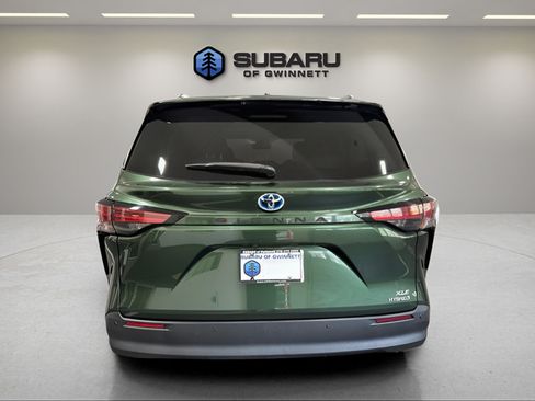 Used 2021 Toyota Sienna XLE FWD image 4