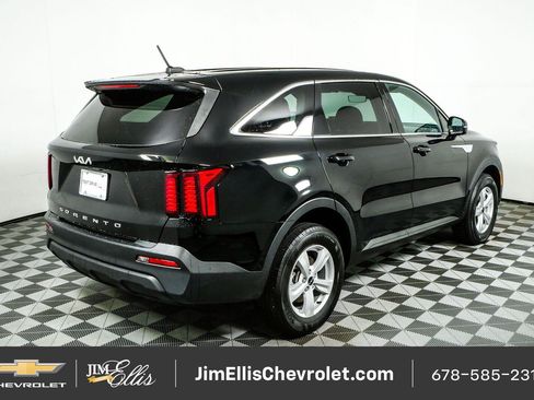 Used 2022 Kia Sorento LX AWD/4WD image 3
