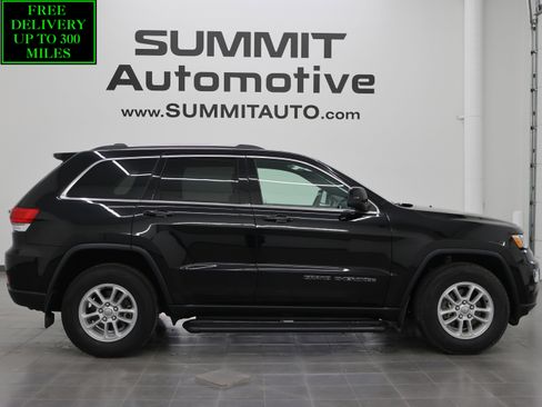 Used 2019 Jeep Grand Cherokee Laredo image 1