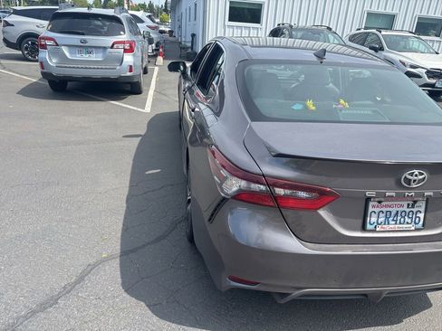 Used 2022 Toyota Camry SE w/ Cold Weather Package FWD image 6