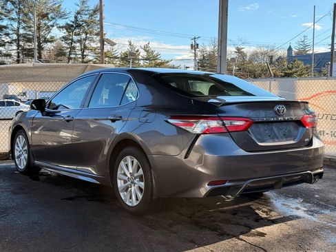Used 2020 Toyota Camry SE image 9