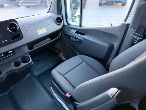 Used 2024 Mercedes-Benz Sprinter 2500 image 45