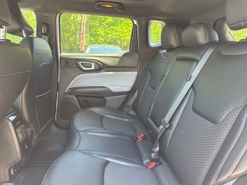 Used 2024 Jeep Compass Latitude w/ Sun and Sound Group AWD/4WD image 11