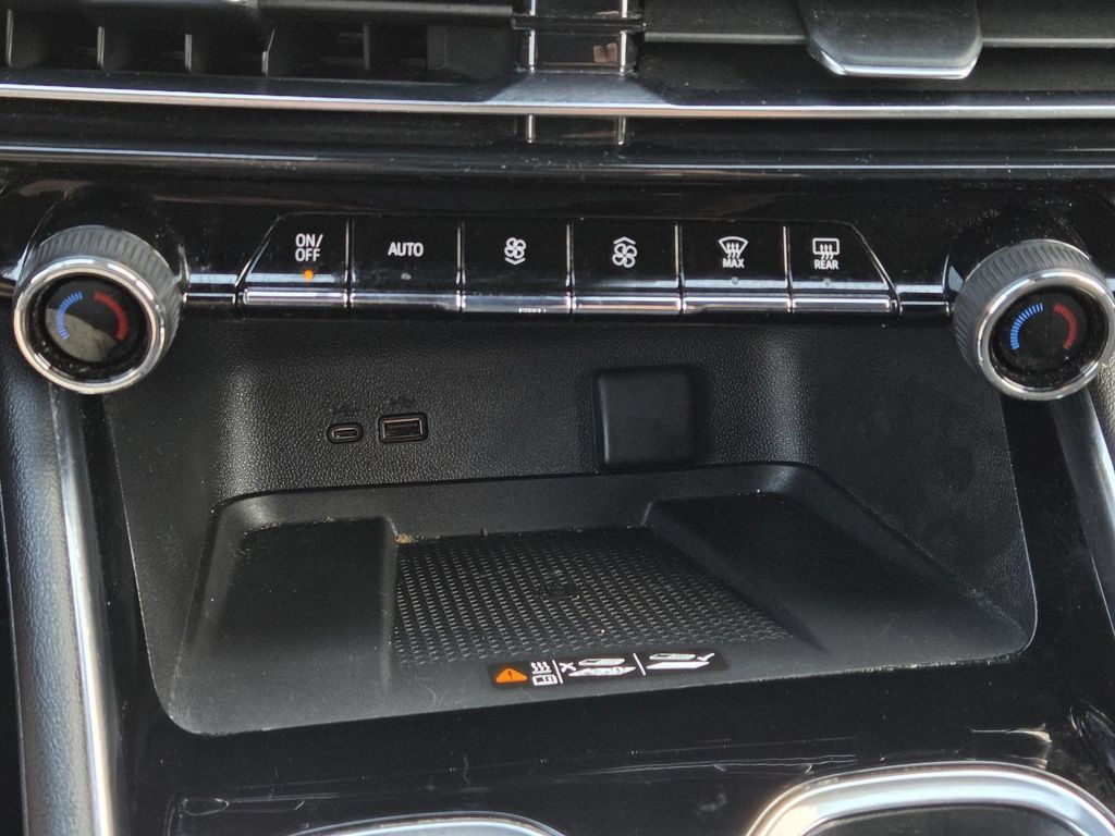 Used 2024 Chevrolet Traverse Z71 w/ Enhanced Driving Package AWD/4WD image 29