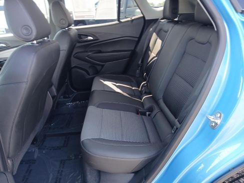 Used 2025 Chevrolet Trax LT FWD image 18