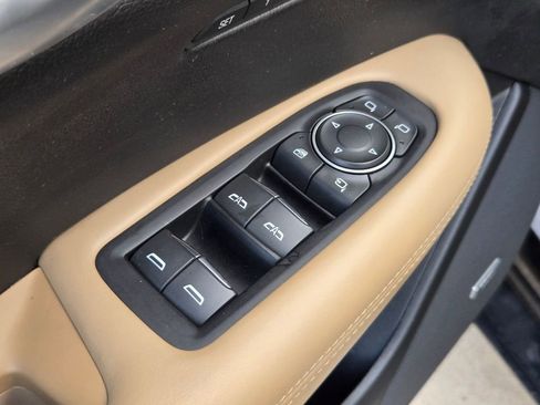 Used 2018 Cadillac XT5 Platinum image 26