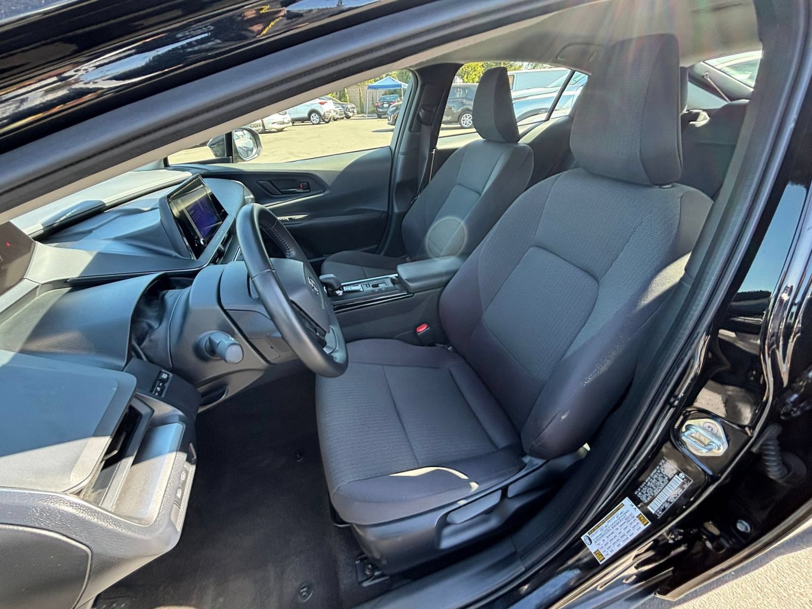 Used 2025 Toyota Prius LE FWD image 34