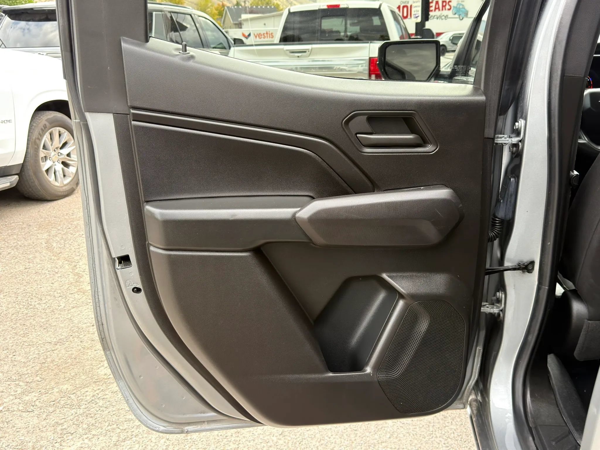Used 2023 Chevrolet Colorado Trail Boss w/ Technology Package AWD/4WD image 18