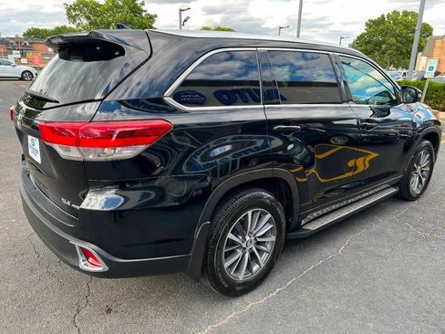 Used 2017 Toyota Highlander XLE w/ Carpet Mat Package AWD/4WD image 13