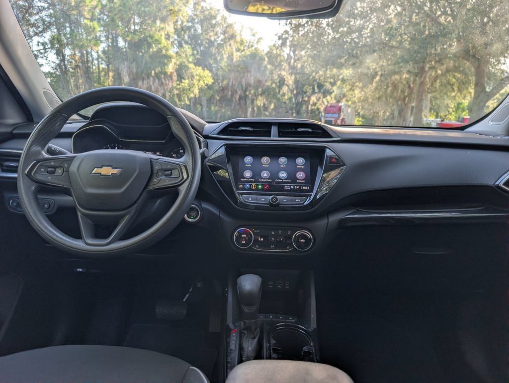 Used 2023 Chevrolet TrailBlazer LT w/ Convenience Package FWD image 11
