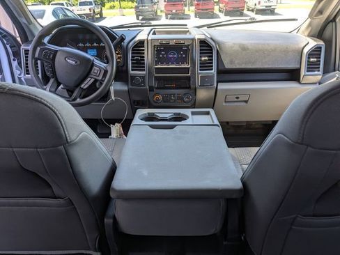 Used 2015 Ford F150 XLT w/ Trailer Tow Package RWD image 4