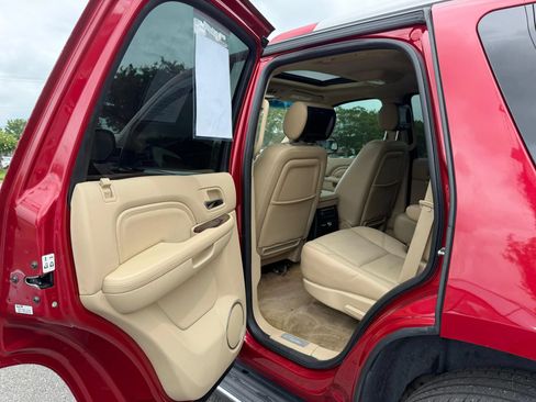 Used 2014 Cadillac Escalade Luxury AWD/4WD image 11
