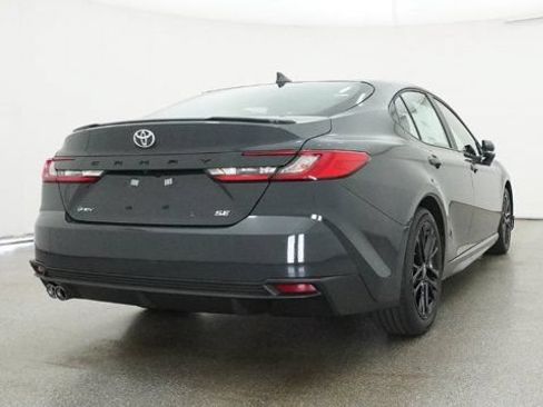 New 2026 Toyota Camry Hybrid FWD image 47