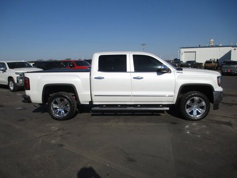 Used 2018 GMC Sierra 1500 SLT image 3