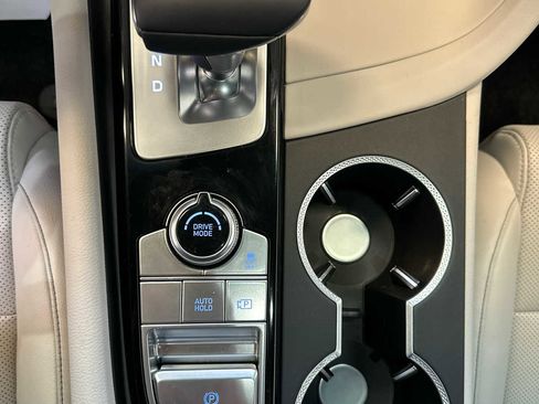 Certified 2025 Genesis G70 2.5T image 29