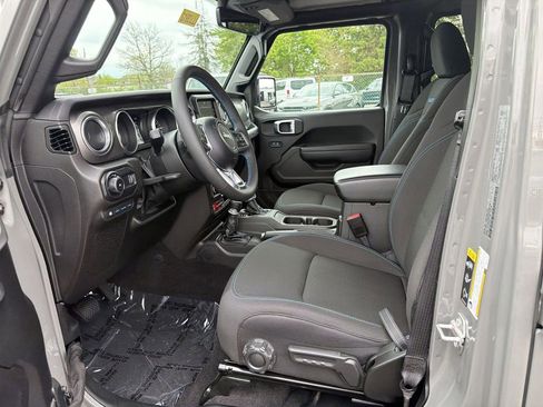 Used 2023 Jeep Wrangler Unlimited Rubicon 4xe w/ Cold Weather Group AWD/4WD image 12