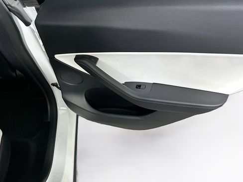 Used 2021 Tesla Model Y Long Range image 28