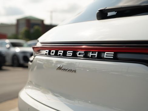Used 2019 Porsche Macan AWD/4WD image 29