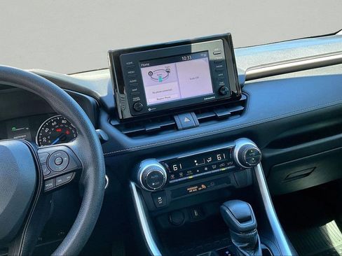 Used 2021 Toyota RAV4 XLE AWD/4WD image 9