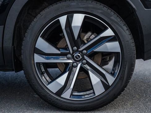 Certified 2024 Volvo XC40 B5 Plus w/ Protection Package Premier image 19