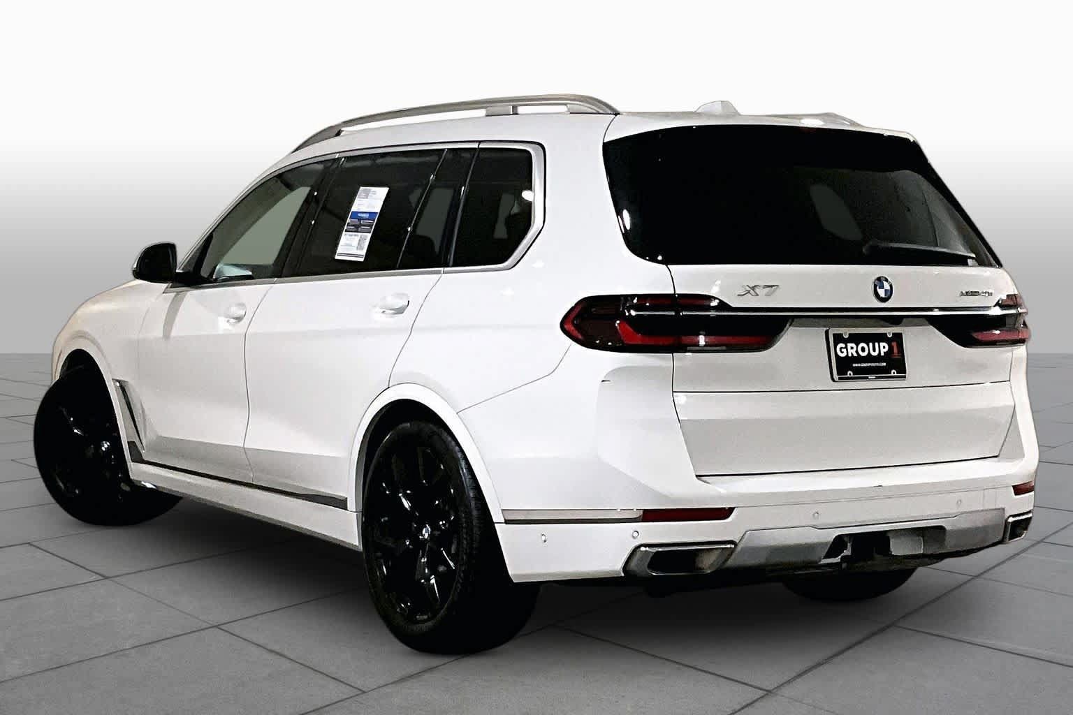 Used 2023 BMW X7 xDrive40i w/ Parking Assistance Package AWD/4WD image 11