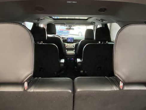 Used 2022 Ford Explorer XLT w/ Equipment Group 202A AWD/4WD image 16