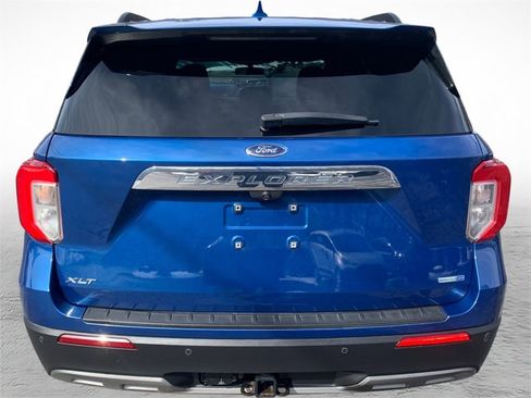 Used 2020 Ford Explorer XLT w/ Equipment Group 202A image 3