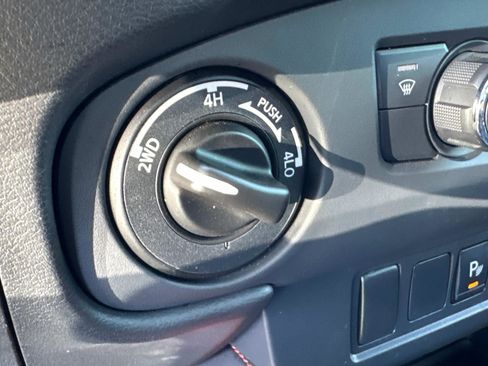 Used 2023 Nissan Frontier PRO-4X w/ Technology Package AWD/4WD image 26