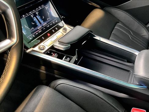 Used 2024 Audi Q8 e-tron Prestige w/ Prestige Package image 17