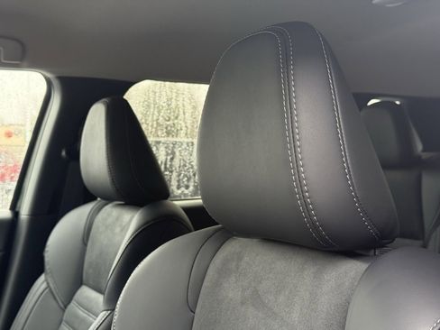 Used 2025 Mitsubishi Outlander SE image 11