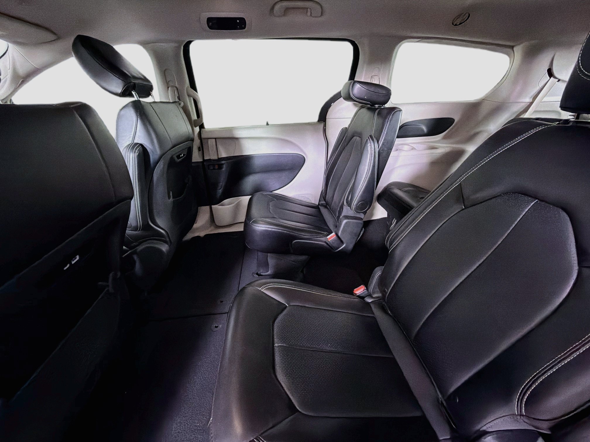 Used 2024 Chrysler Pacifica Touring-L FWD image 26