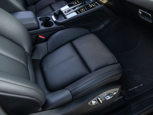 Certified 2026 Porsche Macan AWD/4WD image 52