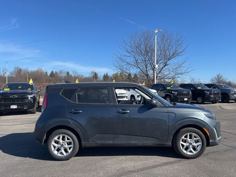 Used 2025 Kia Soul LX w/ LX Technology Package image 3