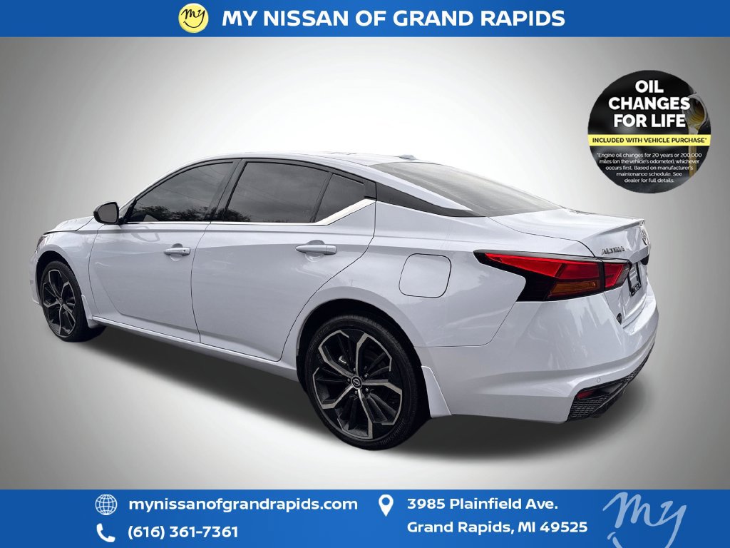 Used 2025 Nissan Altima 2.5 SR AWD/4WD image 6