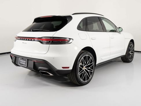 Certified 2025 Porsche Macan image 10
