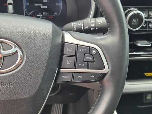 Used 2023 Toyota Highlander Limited FWD image 26