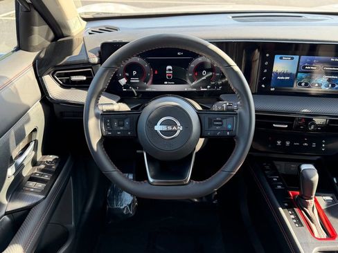 Used 2025 Nissan Kicks SR FWD image 27