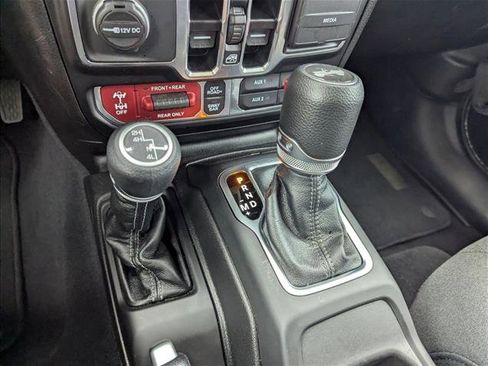 Used 2025 Jeep Wrangler Unlimited Rubicon AWD/4WD image 12
