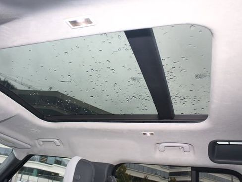 Used 2025 Land Rover Defender 110 V8 image 24