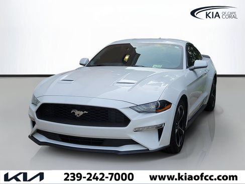 Used 2020 Ford Mustang Coupe RWD image 3