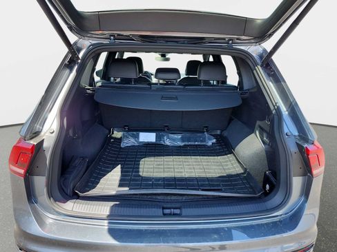 Used 2024 Volkswagen Tiguan SE R-Line AWD/4WD image 16