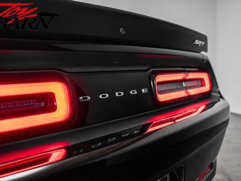 Used 2016 Dodge Challenger SRT Hellcat image 12