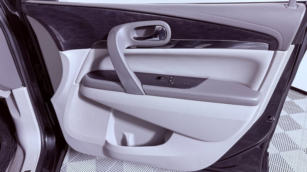Used 2015 Buick Enclave Leather FWD image 28