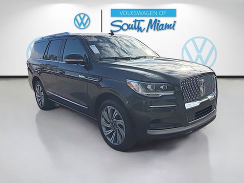Used 2023 Lincoln Navigator Reserve image 1