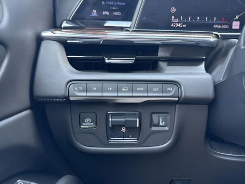 Used 2023 Cadillac Escalade Sport Platinum w/ LPO, ONYX Package AWD/4WD image 26