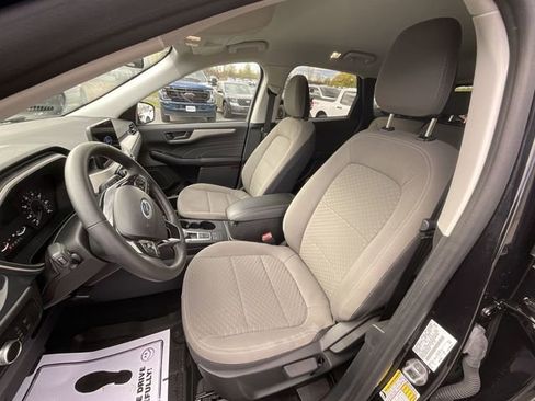 Certified 2022 Ford Escape SE w/ Cold Weather Package AWD/4WD image 12