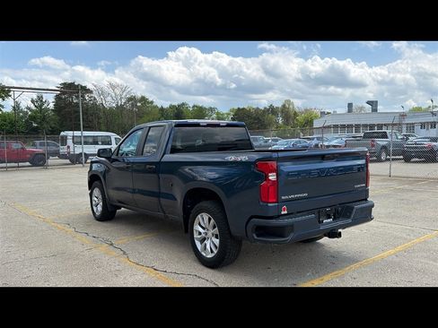 Used 2019 Chevrolet Silverado 1500 Custom w/ Custom Value Package AWD/4WD image 4
