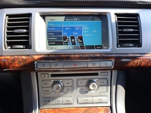 Used 2011 Jaguar XF Premium image 23