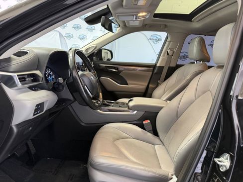 Used 2021 Toyota Highlander Limited AWD/4WD image 15