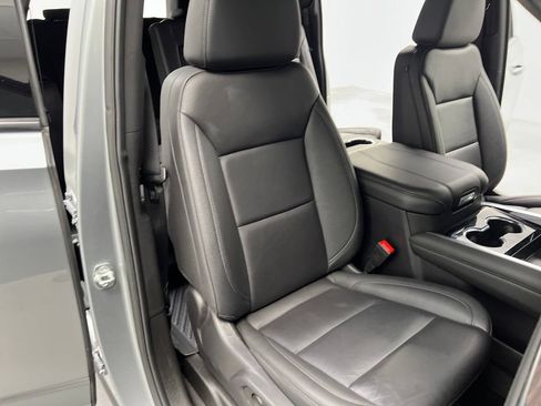 Used 2025 Chevrolet Suburban Z71 AWD/4WD image 29